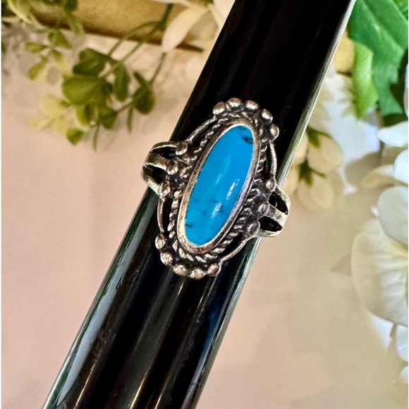 Vintage Beautiful Bright Oval cut Turquoise Handmade Ring Solid Sterling Silver - Picture 8 of 12